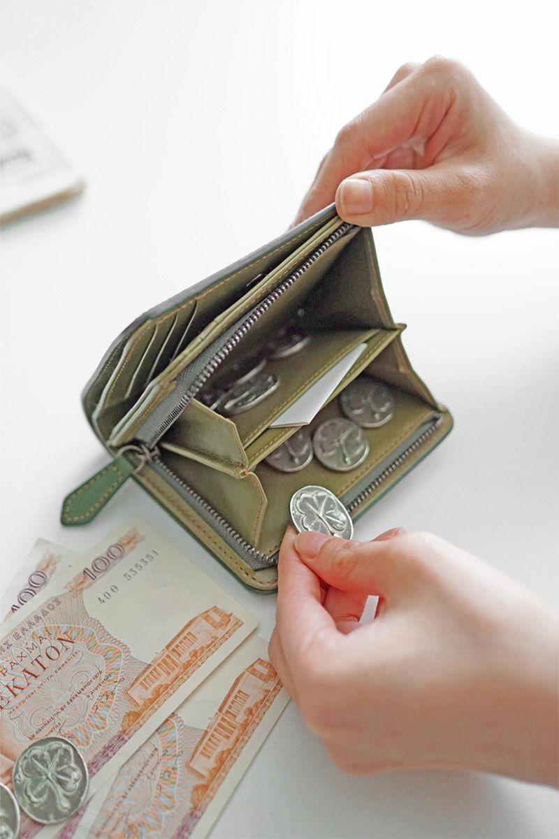 genten ゲンテン ダイヤカットワーク 二つ折り財布 フォレストグリーン 楽天市場】【ゲンテン 3年保証＋ケアセット付】 genten ゲンテン 財布
