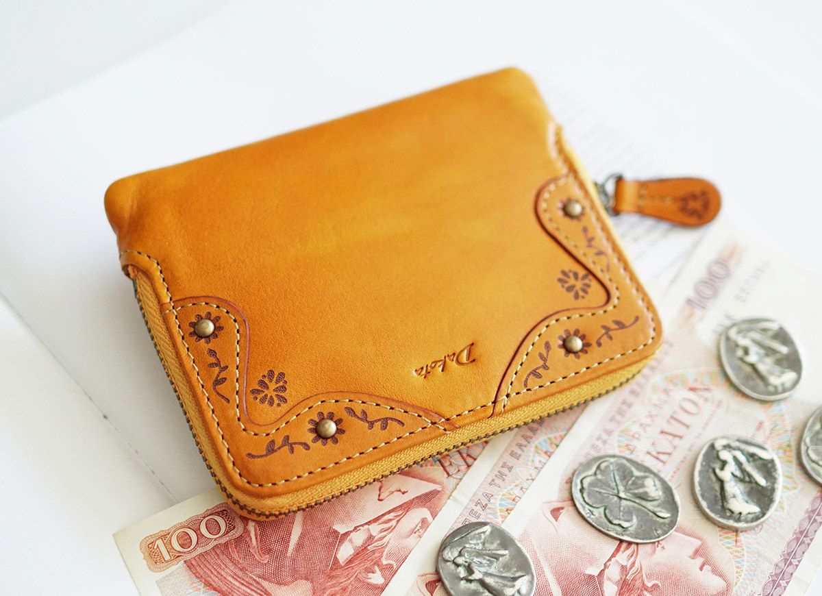 【美品】Dakota ダコタ マーゴット ミニ財布 スリムウォレット オレンジ Dakota ダコタ マーゴット ミニ財布 0031605 | こだわりのブランド