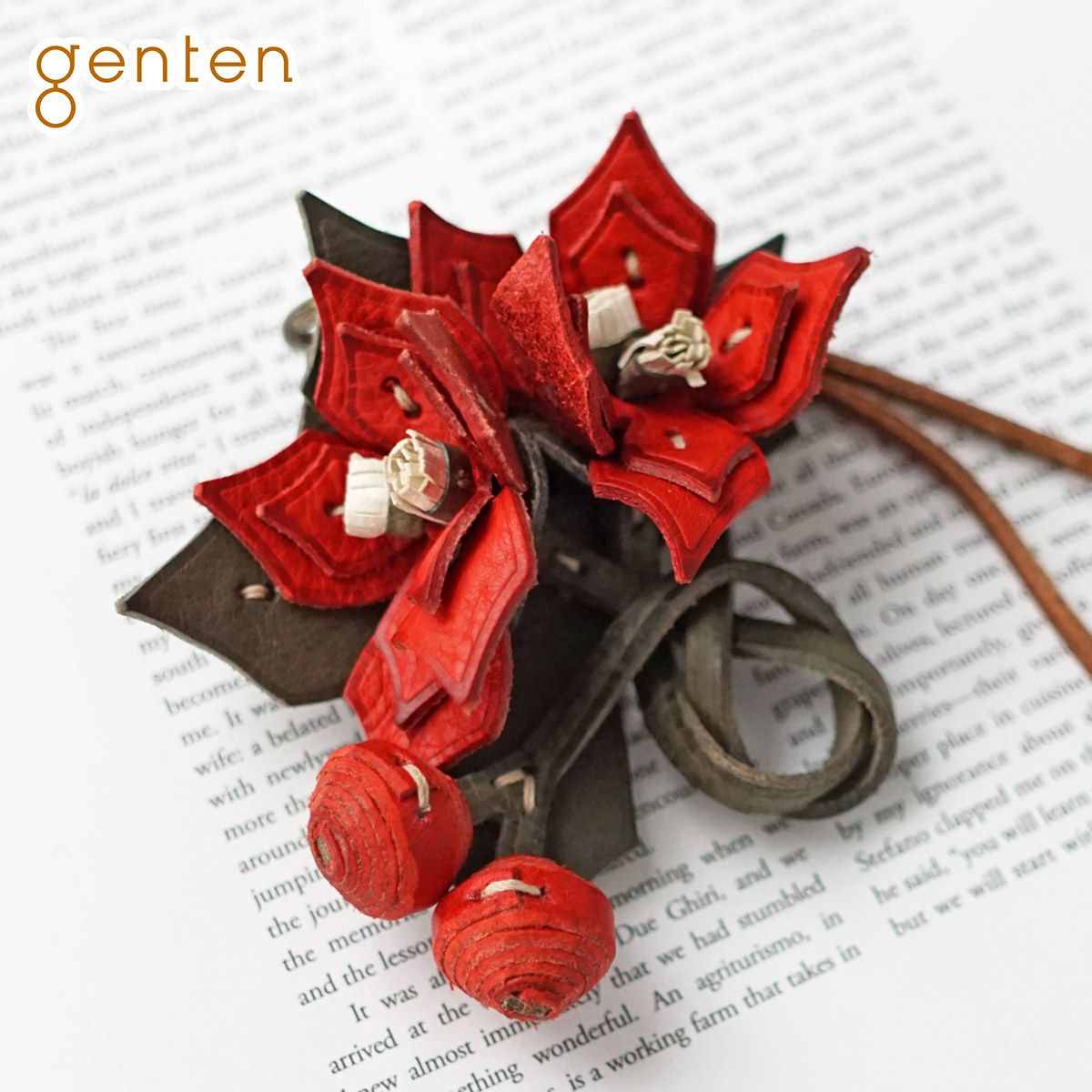 ゲンテン エヴァーチャーム キーホルダー ポインセチア アカ 43904 genten ゲンテン エヴァーチャーム ポインセチア 43904 | こだわりの