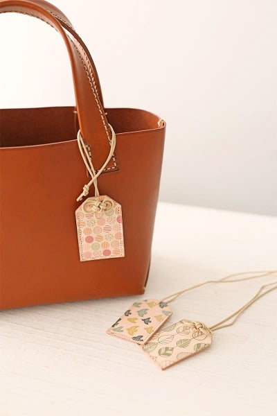 ★ お守り型革チャーム NA-92560