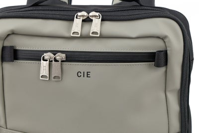 CIE シー VARIOUS スクエアバックパック 021826