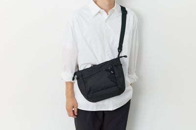 CIE シー FLOW フラットショルダーバッグ（L） 022108
