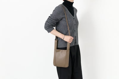 PELLE MORBIDA ペッレモルビダ Vela ヴェ－ラ ミニハンドルバッグ PMO-VE104