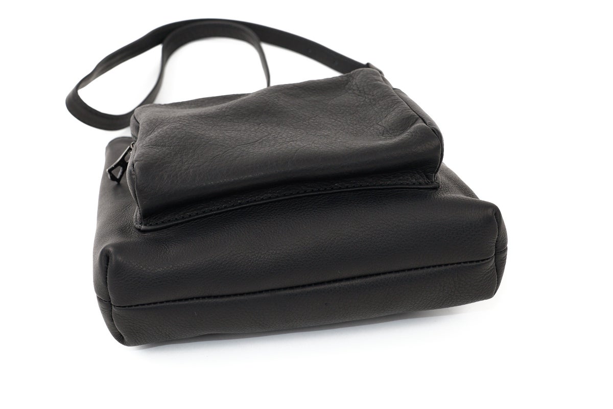 MR.OLIVE E.O.I ミスターオリーブ イーオーアイ IMPERMA-LEATHER インパーマレザー GUSSET POCKET COMPACT SHOULDER BAG ME652