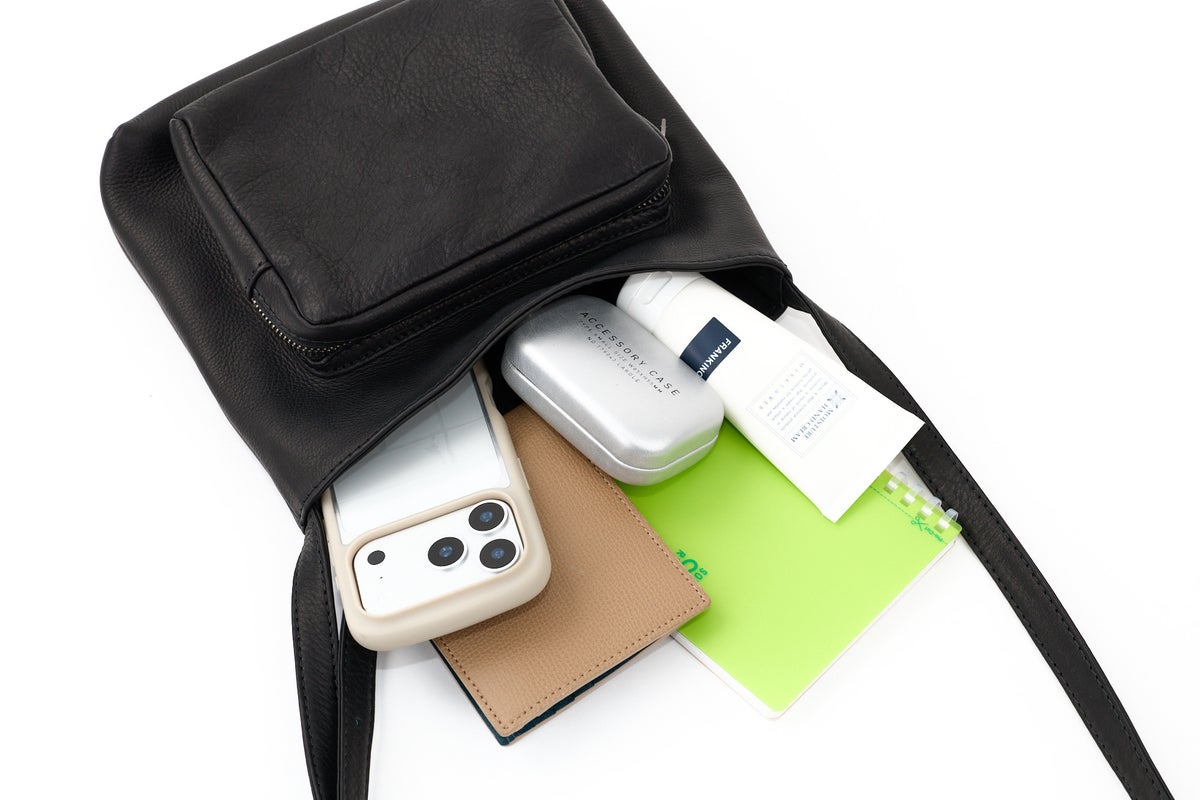 MR.OLIVE E.O.I ミスターオリーブ イーオーアイ IMPERMA-LEATHER インパーマレザー GUSSET POCKET COMPACT SHOULDER BAG ME652