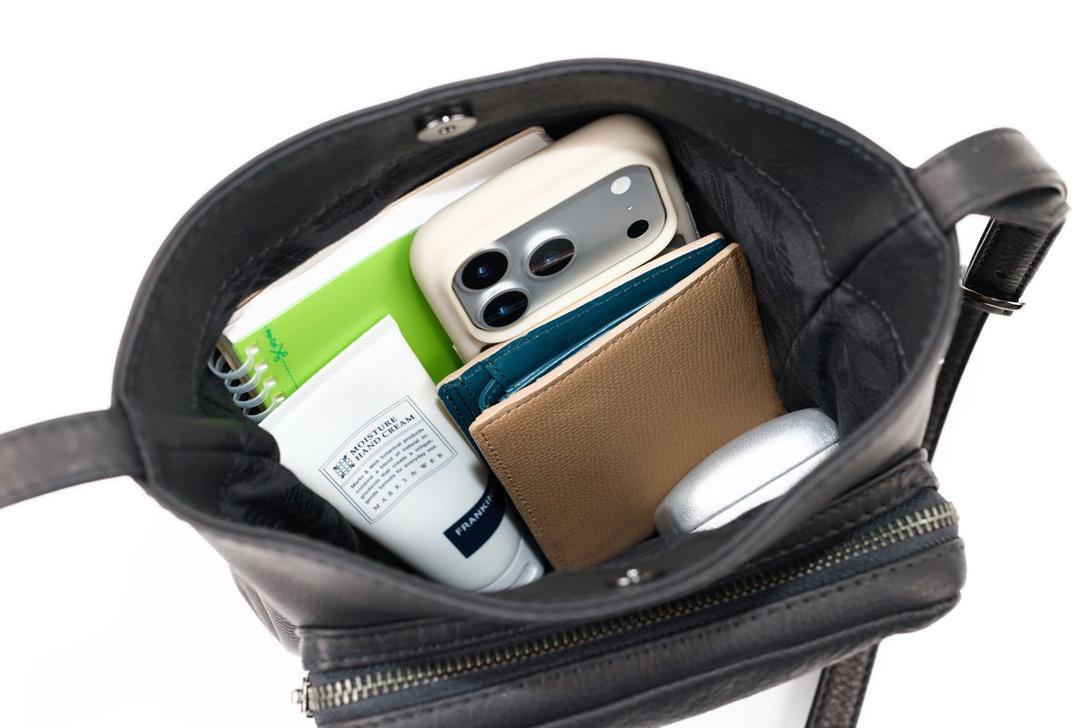 MR.OLIVE E.O.I ミスターオリーブ イーオーアイ IMPERMA-LEATHER インパーマレザー GUSSET POCKET COMPACT SHOULDER BAG ME652