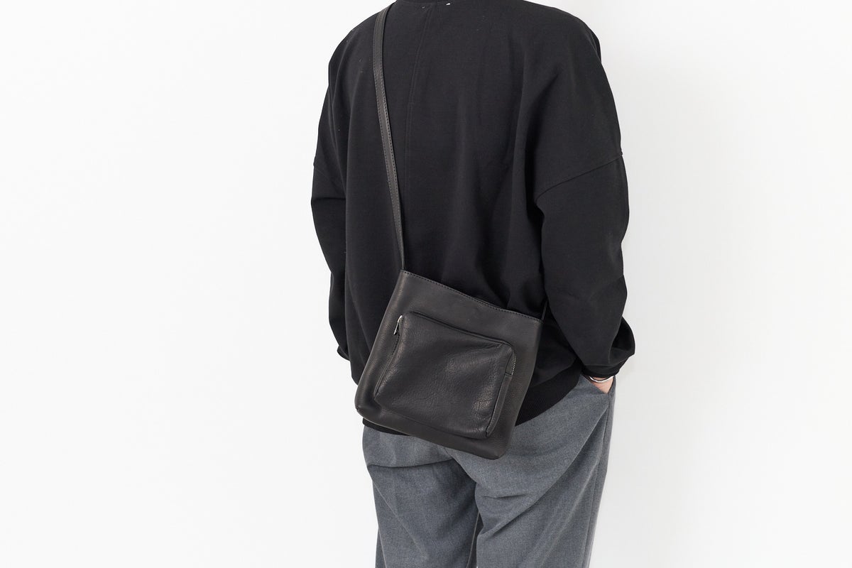 MR.OLIVE E.O.I ミスターオリーブ イーオーアイ IMPERMA-LEATHER インパーマレザー GUSSET POCKET COMPACT SHOULDER BAG ME652