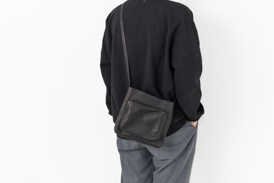 MR.OLIVE E.O.I ミスターオリーブ イーオーアイ IMPERMA-LEATHER インパーマレザー GUSSET POCKET COMPACT SHOULDER BAG ME652