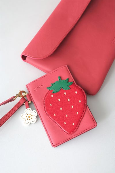 genten ゲンテン Fruit market フルーツマーケット はみ出しパスケース「いちご」 45046