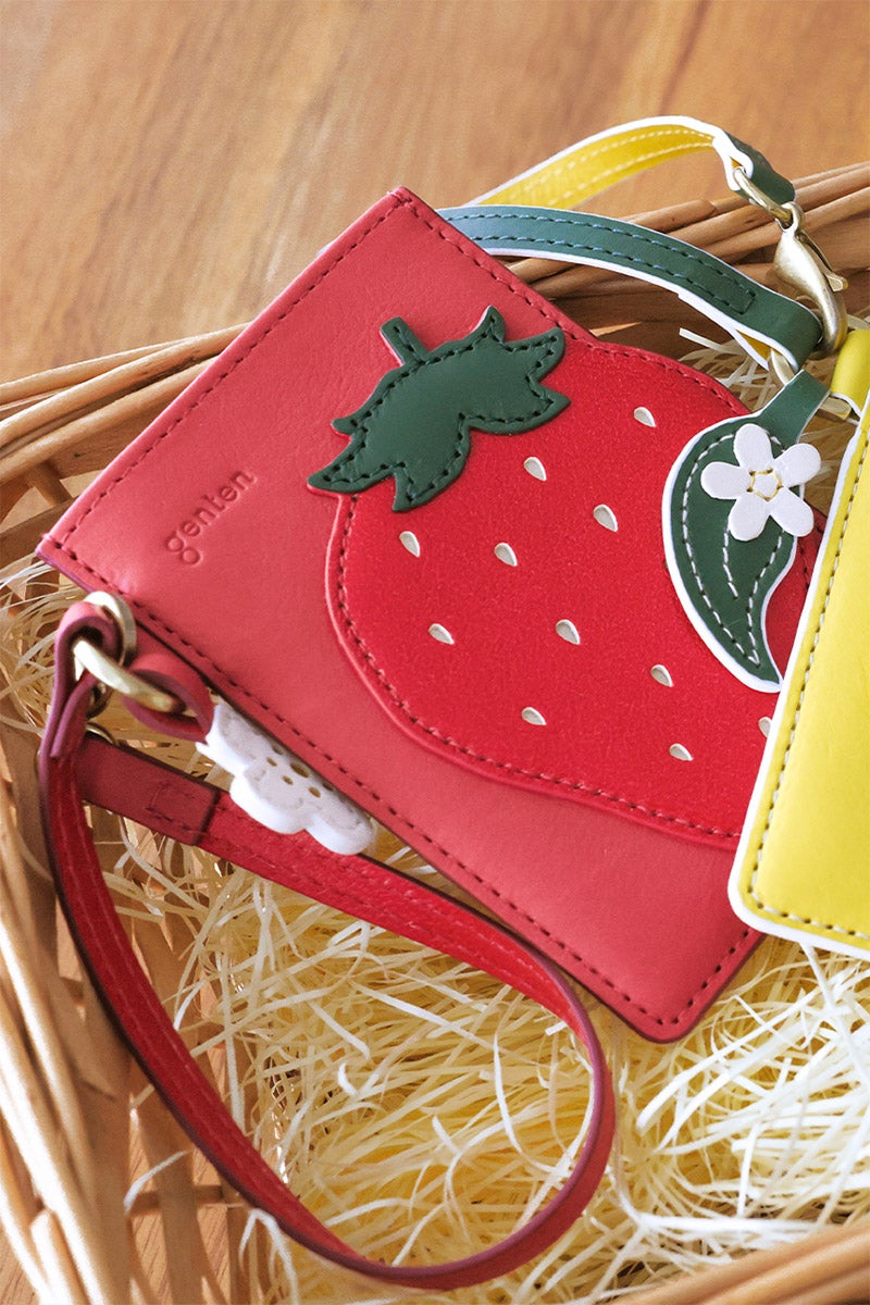 genten ゲンテン Fruit market フルーツマーケット はみ出しパスケース「いちご」 45046