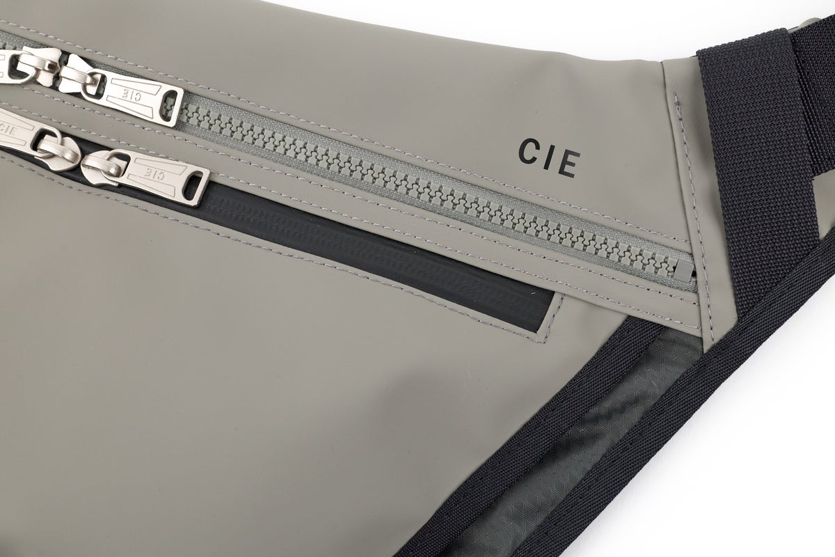 CIE シー VARIOUS スリングバッグ M 021830