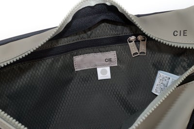 CIE シー VARIOUS スリングバッグ M 021830