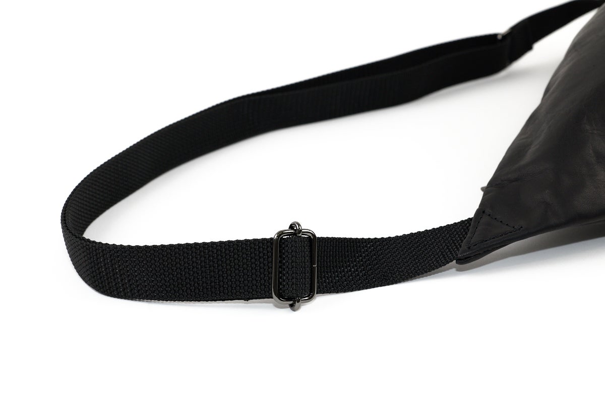 MR.OLIVE E.O.I ミスターオリーブ イーオーアイ IMPERMA-LEATHER インパーマレザー TRIANGLE BODY BAG ME696