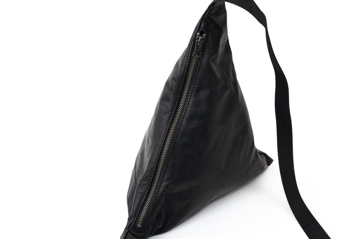 MR.OLIVE E.O.I ミスターオリーブ イーオーアイ IMPERMA-LEATHER インパーマレザー TRIANGLE BODY BAG ME696