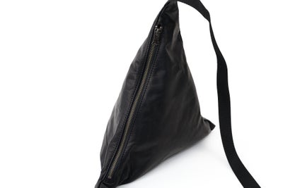 MR.OLIVE E.O.I ミスターオリーブ イーオーアイ IMPERMA-LEATHER インパーマレザー TRIANGLE BODY BAG ME696