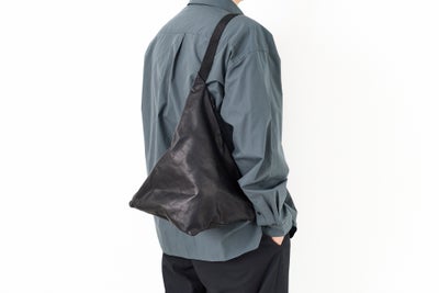 MR.OLIVE E.O.I ミスターオリーブ イーオーアイ IMPERMA-LEATHER インパーマレザー TRIANGLE BODY BAG ME696