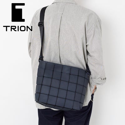 TRION トライオン PANEL LIGHT フラップショルダーバッグ PS204